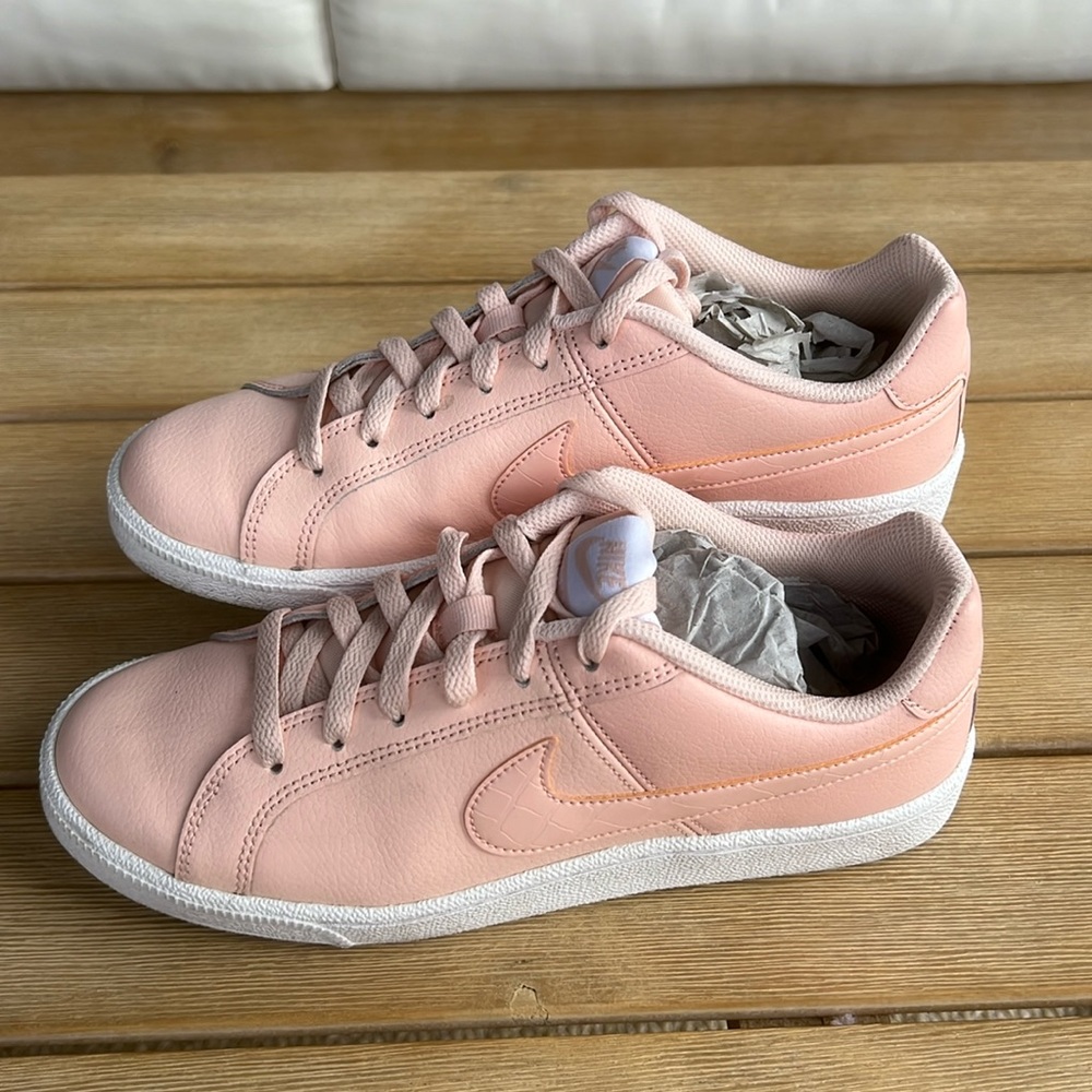 Nike women’s Court Royale